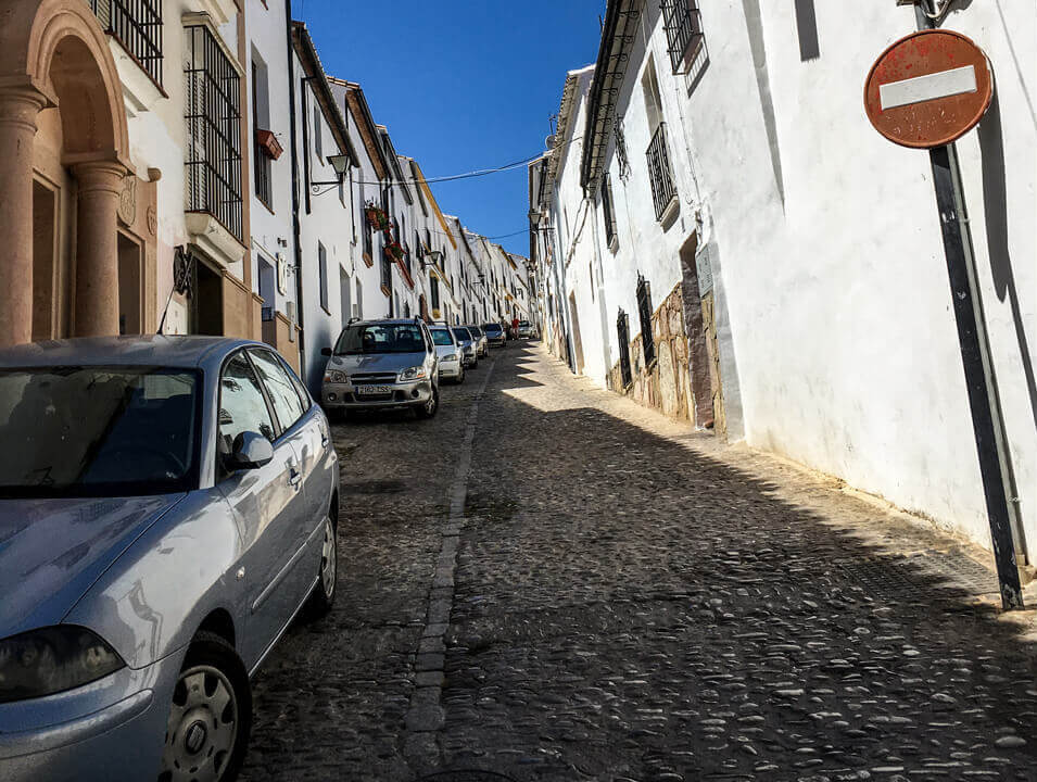 Autofahren in Andalusien - schmale Strasse